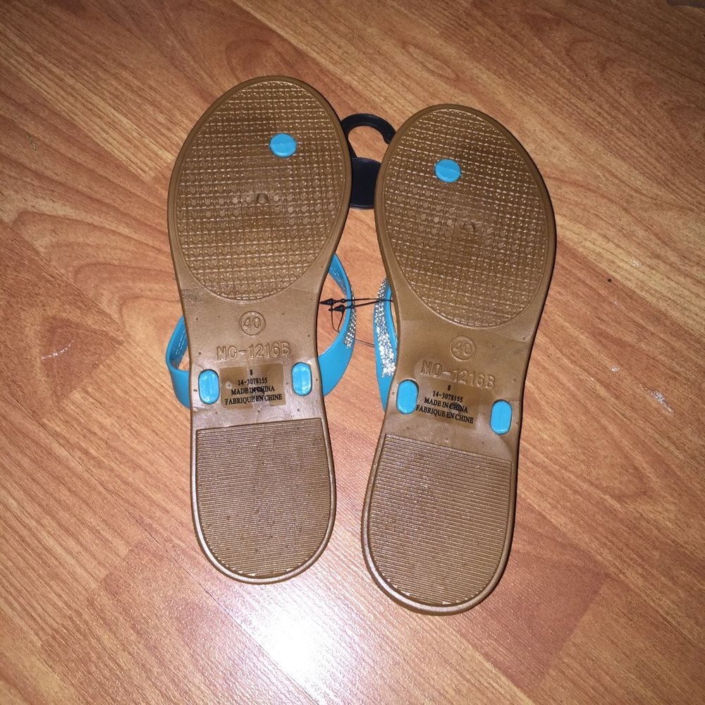 Privilege Size 8 Rhinestone Ladies Slippers - Picture 6 of 7